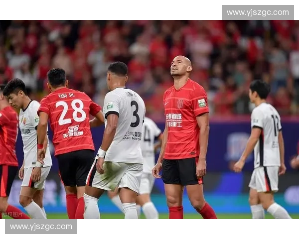 近期足球联赛激战正酣 各大豪门争冠风云再起 球迷热议赛季走势